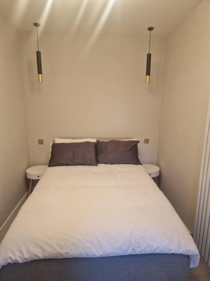 Collier'S Wood En-Suite Apartments Лондон Экстерьер фото
