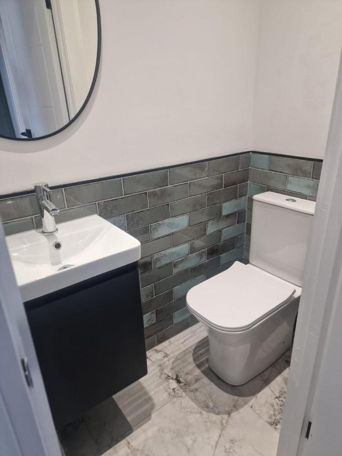 Collier'S Wood En-Suite Apartments Лондон Экстерьер фото