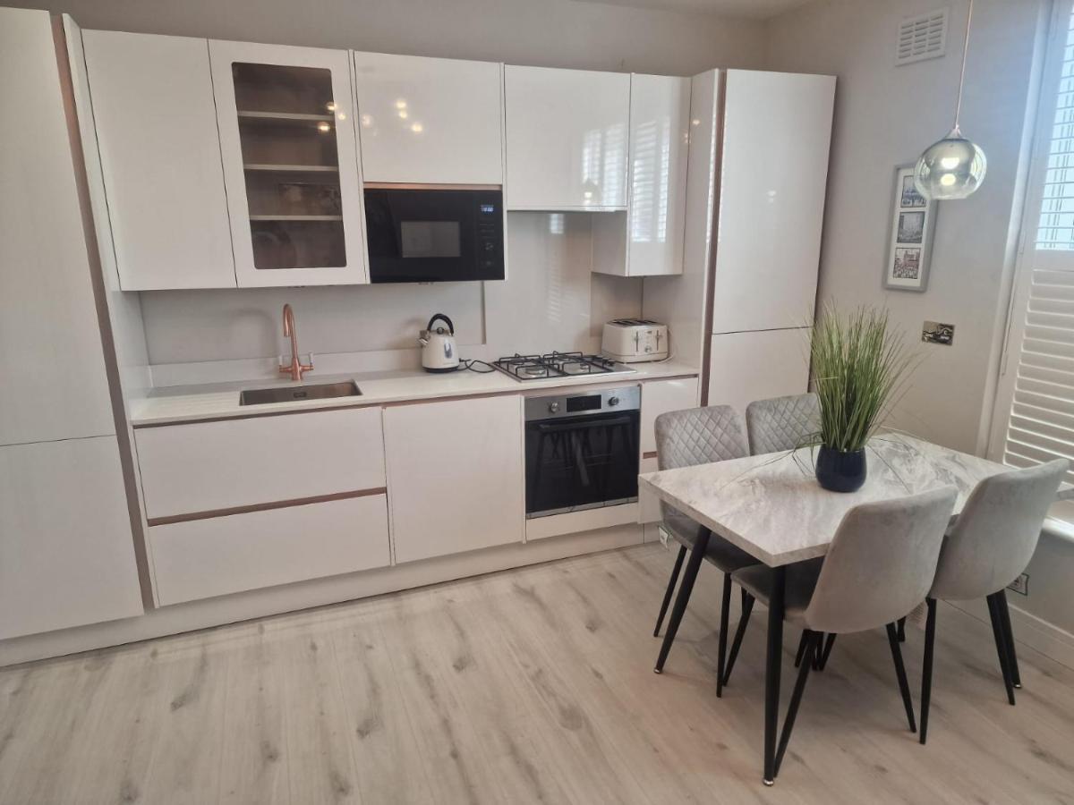 Collier'S Wood En-Suite Apartments Лондон Экстерьер фото